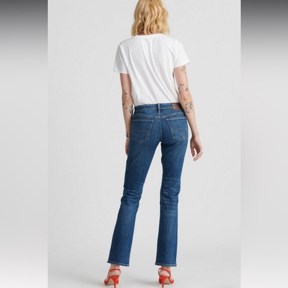 Lucky Brand Mid Rise Sweet Straight Jean in color Woodstock - Picture 4 of 10